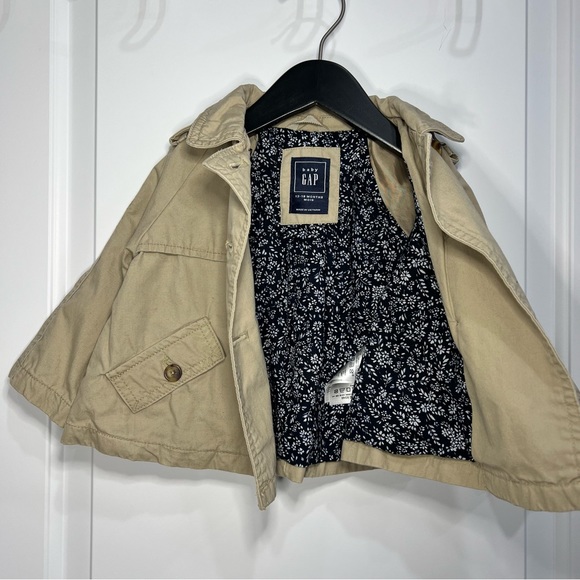 Baby Gap Trench Coat - 12-18m - Picture 2 of 5